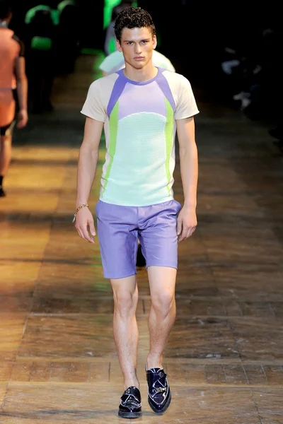 Look 25